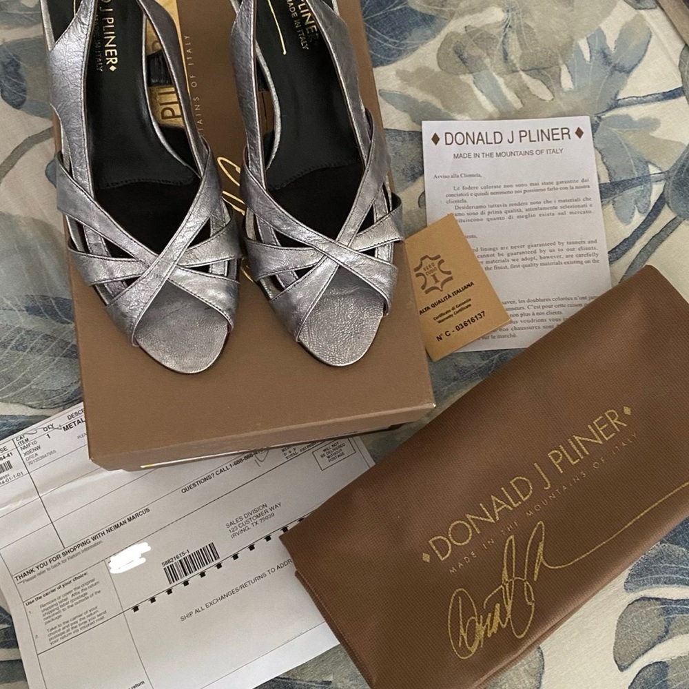 NWT Donald J Pliner Silver Slingback Sandal